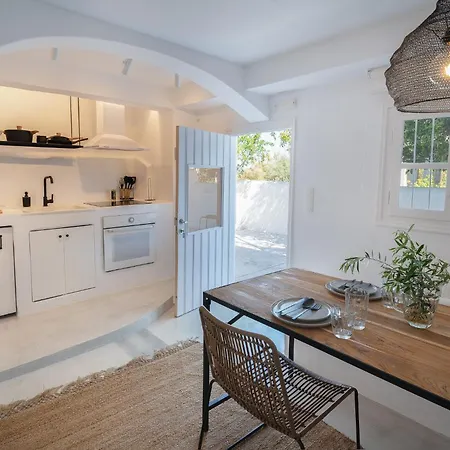 Pouletis Family - Akroyali Seaview Getaways * Kalamata