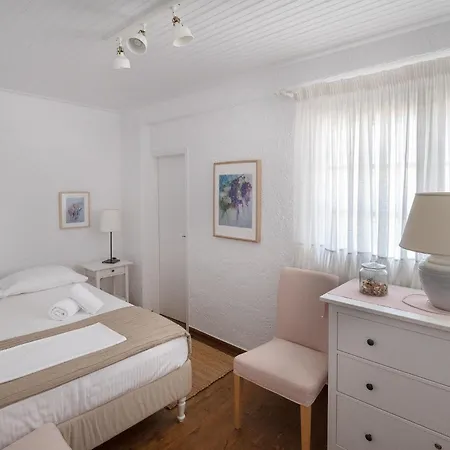 Pouletis Family - Akroyali Seaview Getaways * Kalamata