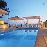 Pouletis Aetheria Suites-Luxury Seaview Stay With Pool 別荘 カラマタ