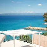 別荘 Pouletis Aetheria Suites-Luxury Seaview Stay With Pool カラマタ