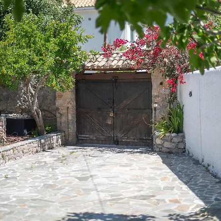 別荘 Pouletis Family - Akroyali Seaview Getaways