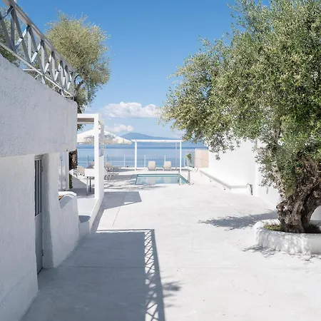 Pouletis Family - Akroyali Seaview Getaways * Kalamata