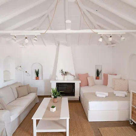 Pouletis Family - Akroyali Seaview Getaways 別荘