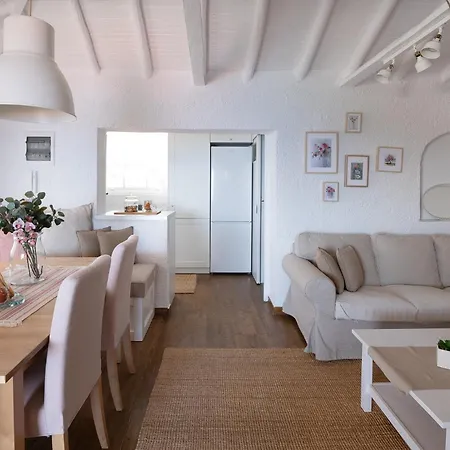 Pouletis Family - Akroyali Seaview Getaways קלמאטה