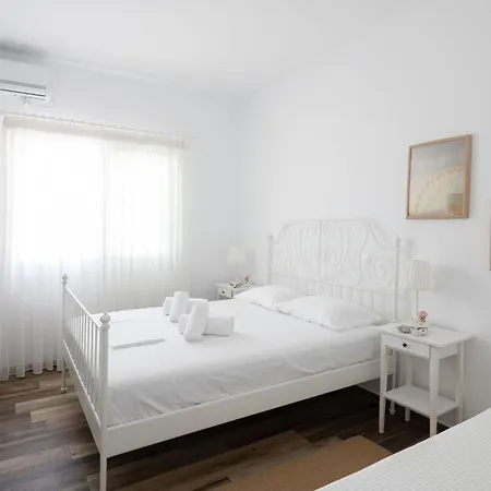 Pouletis Family - Akroyali Seaview Getaways Holiday home Kalamata