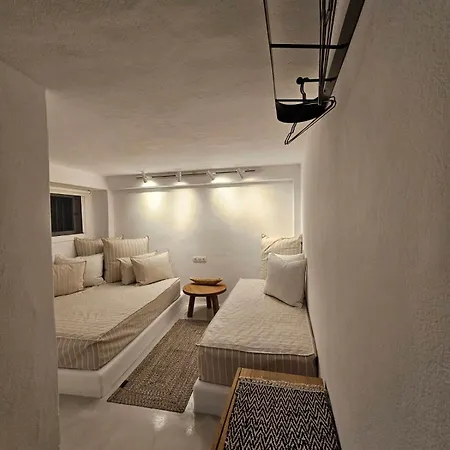Pouletis Family - Akroyali Seaview Getaways Kalamata