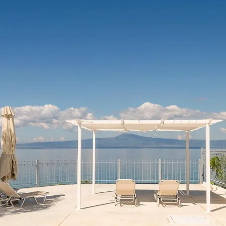 Feriehus Pouletis Aetheria Suites-luxury Seaview With Pool
