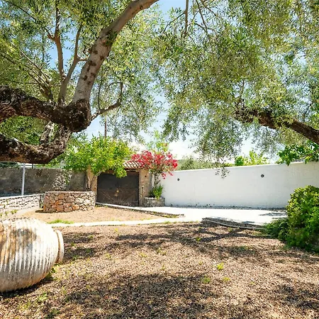 Pouletis Family - Akroyali Seaview Getaways 別荘