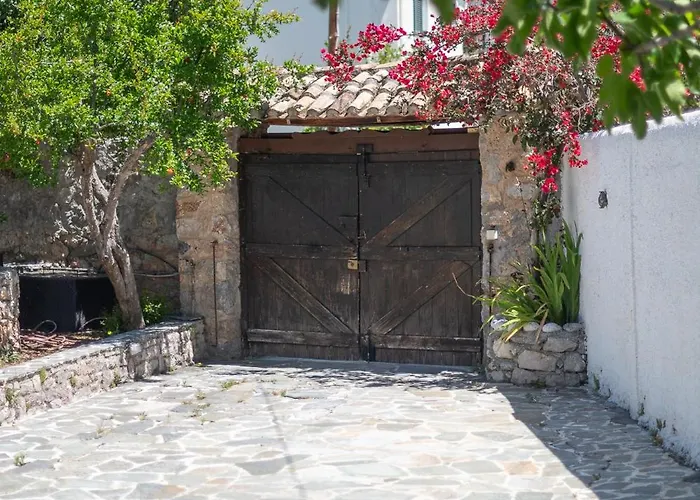 بيت للعطل Pouletis Family - Akroyali Seaview Getaways