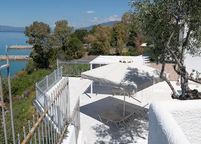 Pouletis Family - Akroyali Seaview Getaways * Kalamata