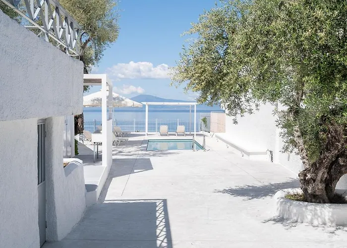 Pouletis Family - Akroyali Seaview Getaways * Kalamata