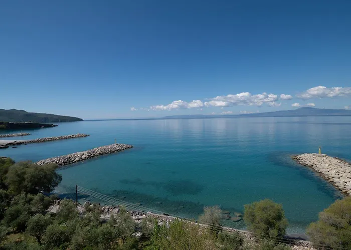 Pouletis Family - Akroyali Seaview Getaways بيت للعطل *