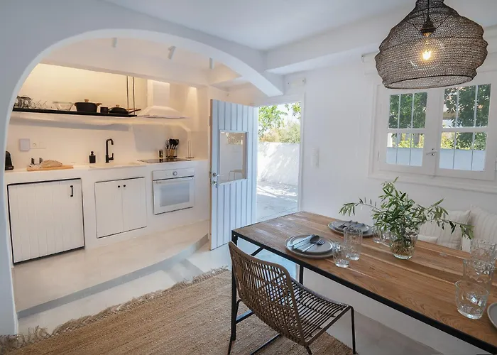 Pouletis Family - Akroyali Seaview Getaways * Kalamata