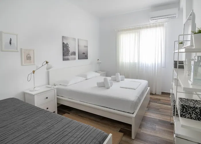 Pouletis Family - Akroyali Seaview Getaways بيت للعطل