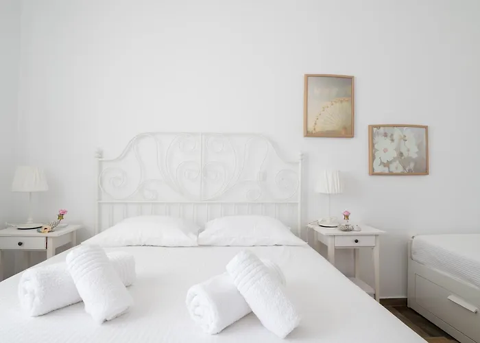 Pouletis Family - Akroyali Seaview Getaways بيت للعطل *