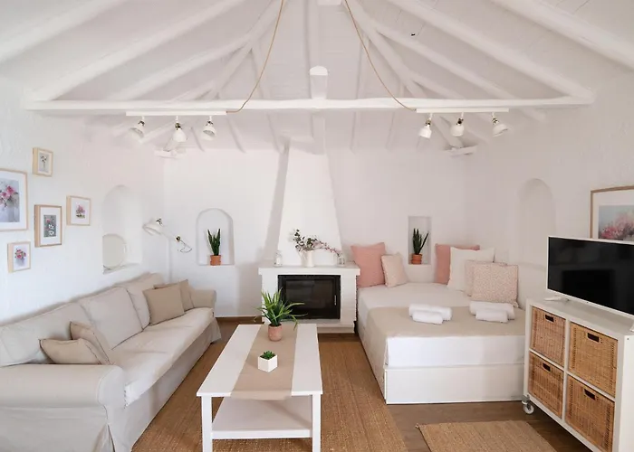 Pouletis Family - Akroyali Seaview Getaways Feriehus