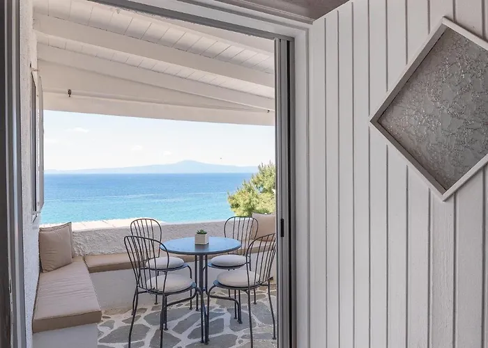 بيت للعطل Pouletis Family - Akroyali Seaview Getaways