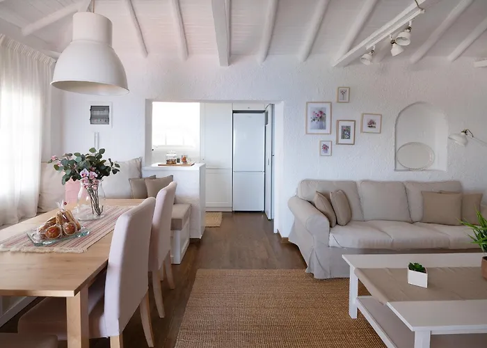 Pouletis Family - Akroyali Seaview Getaways كالاماتا