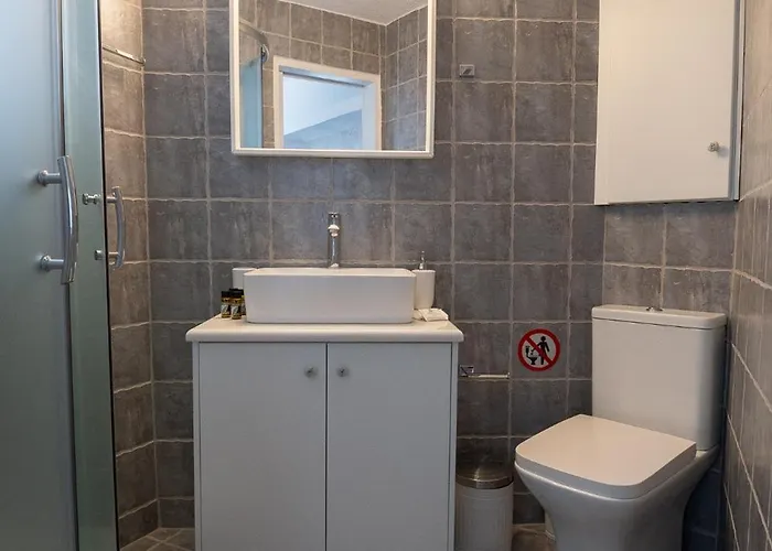 Pouletis Family - Akroyali Seaview Getaways بيت للعطل