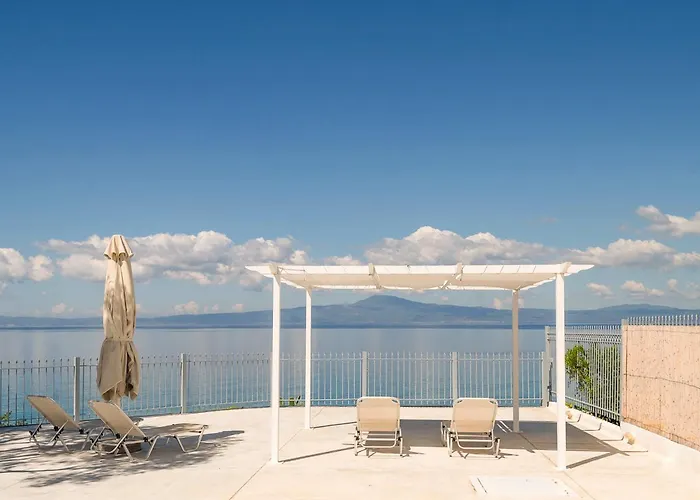 Feriehus Pouletis Family - Akroyali Seaview Getaways