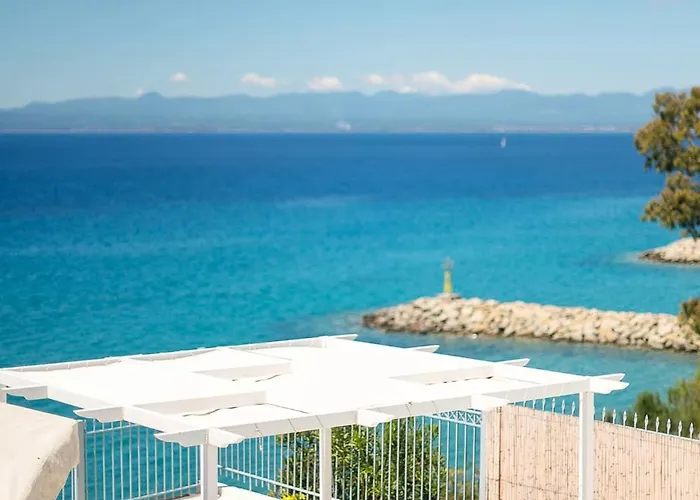 Feriehus Pouletis Family - Akroyali Seaview Getaways Kalamata